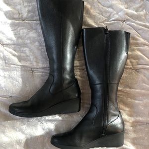 Clark wedge black boot